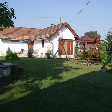 Holiday home Tuenderviola Szalafo